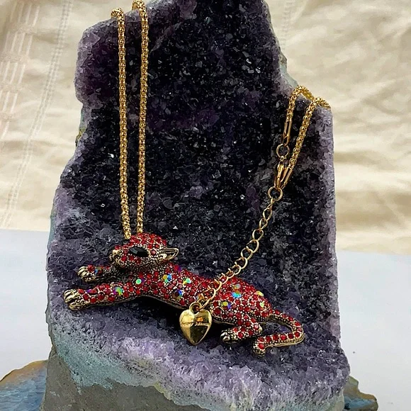 Betsey Johnson Red Bejeweled Leopard Pendant/Necklace - Picture 4 of 6